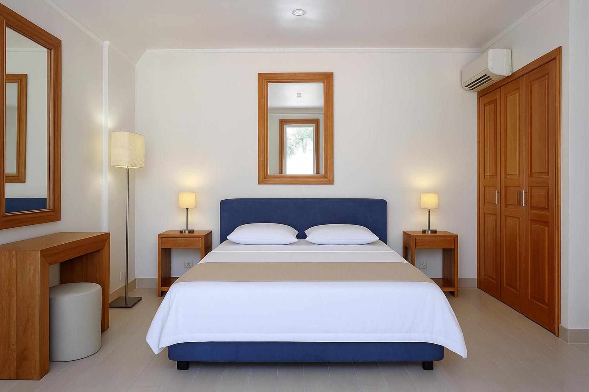 Meltemi Village 4* Perissa (Santorini)